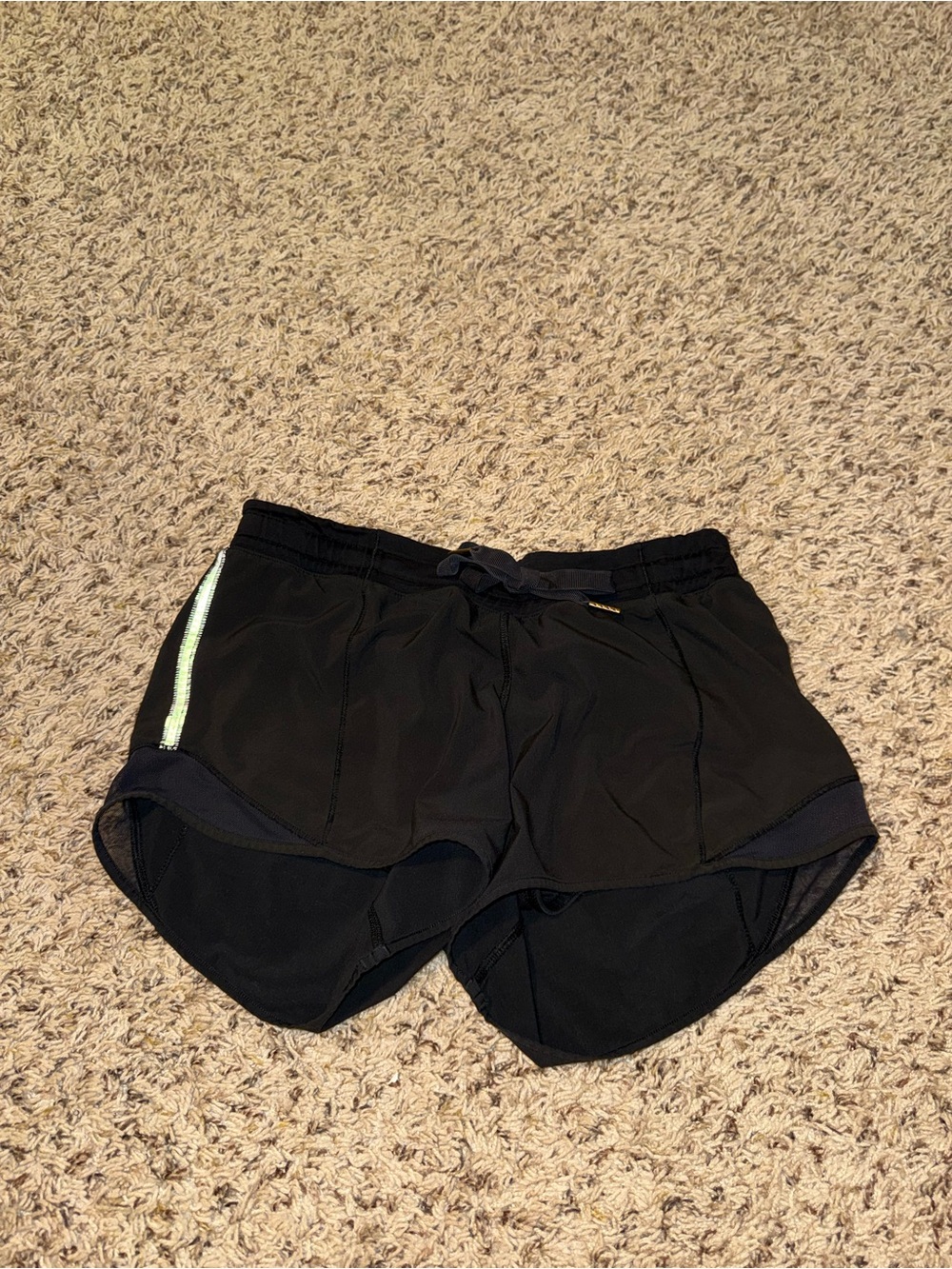 lululemon Hottyhot short 2”